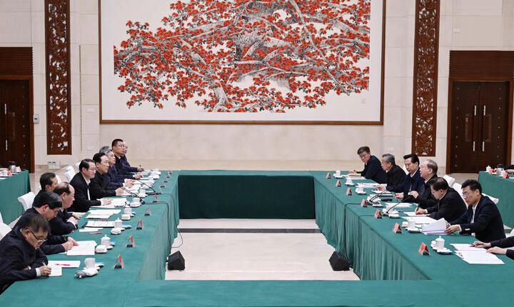 3月22日下午，两省在广州市举行合作发展交流座谈会。.jpg